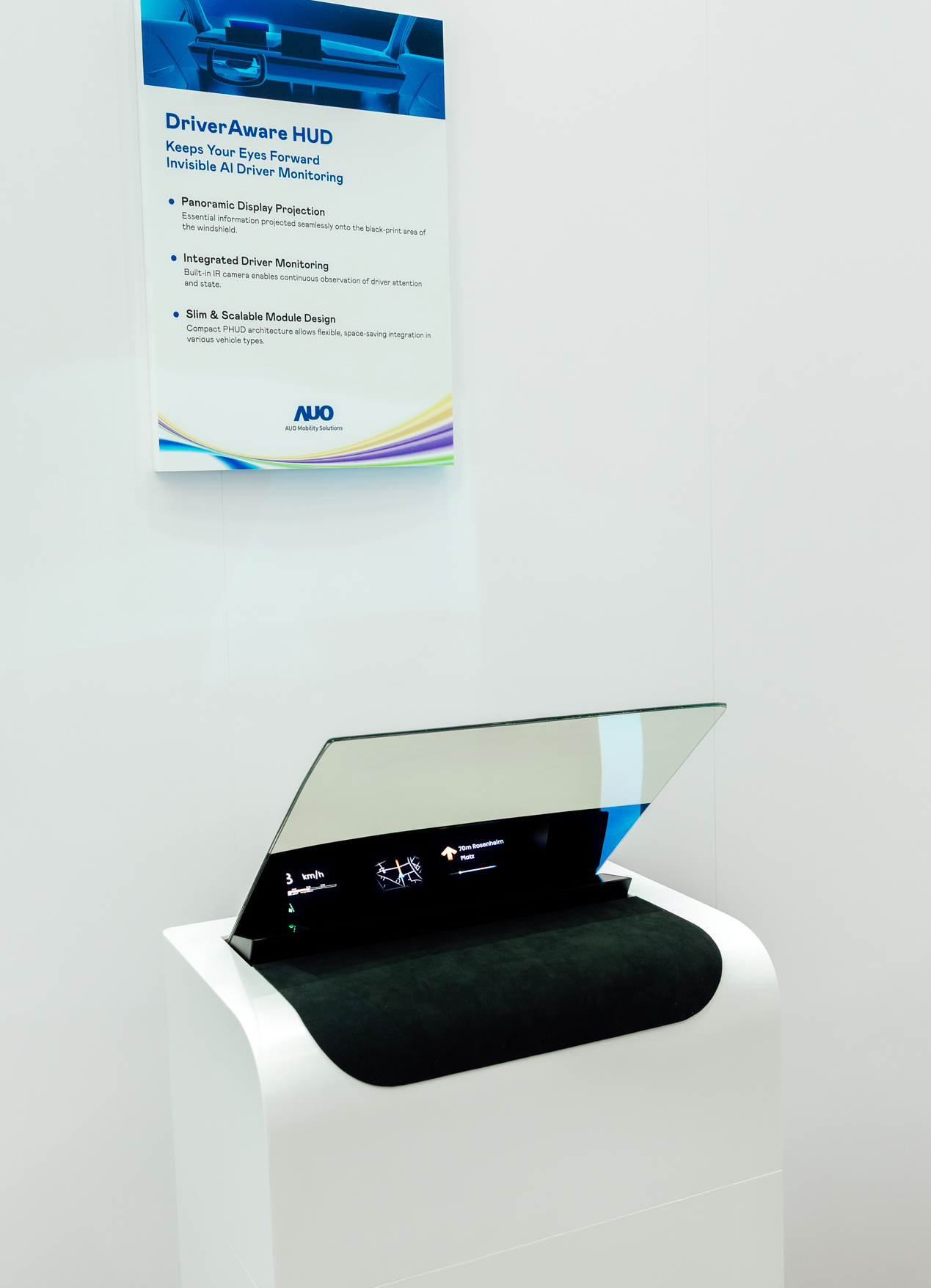 DriverAware HUD结合抬头显示器与隐藏式红外线摄影机，将车速、导航及警示讯息投影于挡风玻璃上，完美对齐驾驶目不离路的视线，同时，透过AI 监控驾驶注意力以提升安全性。